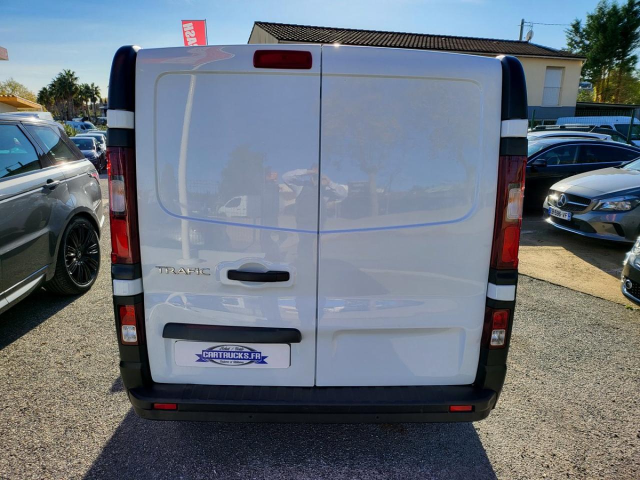 CARTRUCKS - RENAULT-TRAFIC-Trafic L2H1 1300 Kg 2.0 dCi - 120 III FOURGON  Fourgon Grand Confort L2H1 PHASE 2